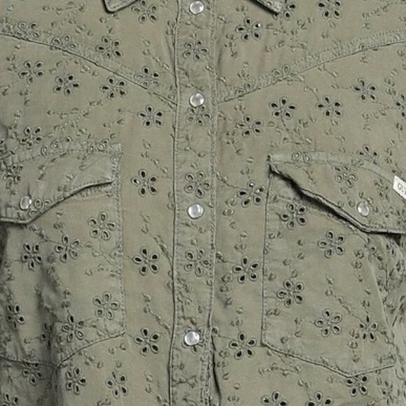 GUESS Eyelet Denim Tie Front Pin Up Shirt Size Medium - Picture 14 of 15